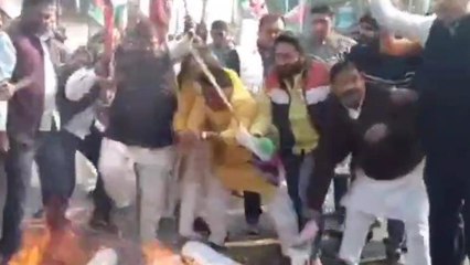 ज़हरीली शराब पर राजधानी में बवाल, चिराग के कार्यकर्ताओं ने सीएम का पुतला फूंका
