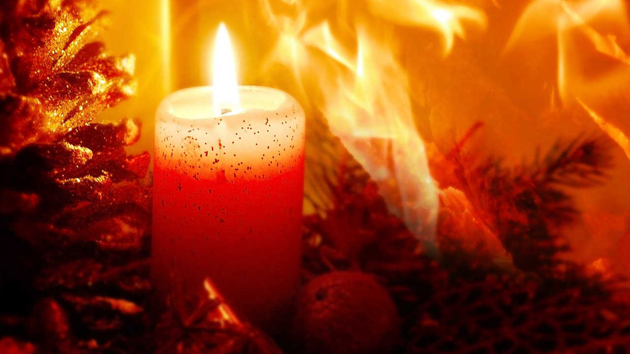 Brandgefahr: Was tun, wenn der Weihnachtsbaum Feuer fängt?