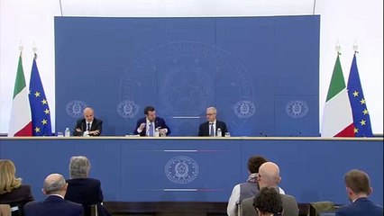 Salvini commosso, in conferenza arriva la news su Mihajlovic - Video