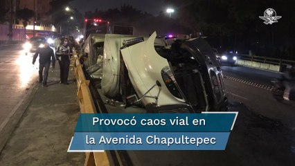 Vuelca tráiler con 15 toneladas de telas en Circuito Interior