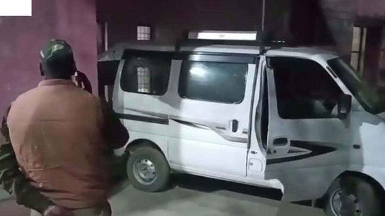 कुशीनगर: संदिग्ध परिस्थितियों में रेलवे ट्रैक पर मिला व्यक्ति का शव, जांच में जुटी पुलिस
