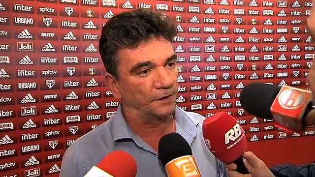 Andrés Vender dois jogadores não é desmanche