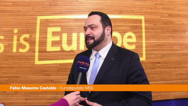 Bce, Castaldo Da rialzo tassi effetti pesanti sull'economia