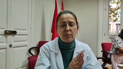 Ángela Hernández, secretaria general de AMYTS, se dirige a Ayuso desde su encierro en la Consejería