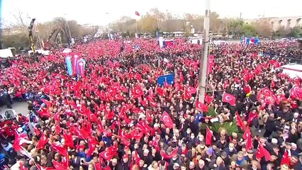 L'opposizione scende in piazza a Istanbul in sostegno del sindaco Imamoglu
