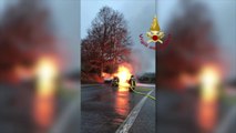 Intervento dei Vigili del Fuoco per incendio auto su strada Bidentina