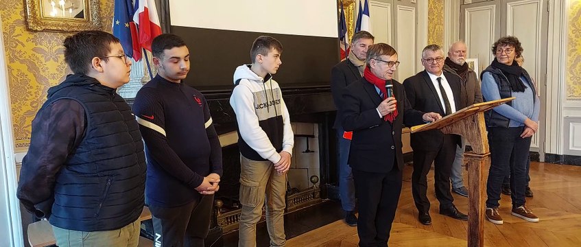 Ils sauvent une dame désespérée : trois collégiens d'Alençon récompensés pour leur héroïsme