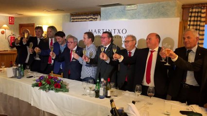 Brindis navideño de Osasuna en la comida con los medios de comunicación