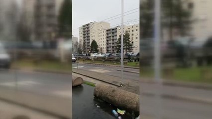 Fransa'da bir apartmanda çıkan yangında 5'i çocuk 10 kişi öldü (2)