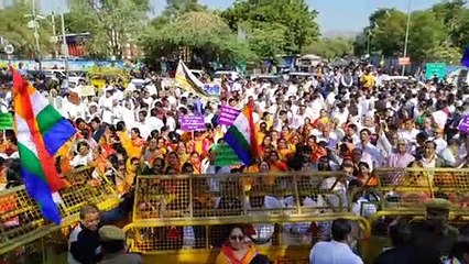 प्रदर्शन: सम्मेद शिखर महातीर्थ को पर्यटक स्थल घोषित करने का विरोध, यातायात प्रभावित-लगा जाम
