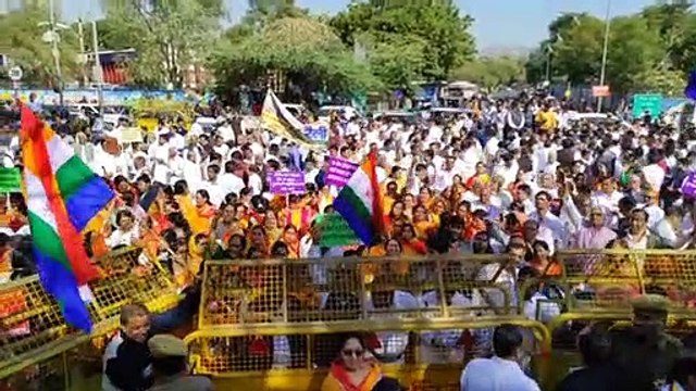 प्रदर्शन: सम्मेद शिखर महातीर्थ को पर्यटक स्थल घोषित करने का विरोध, यातायात प्रभावित-लगा जाम