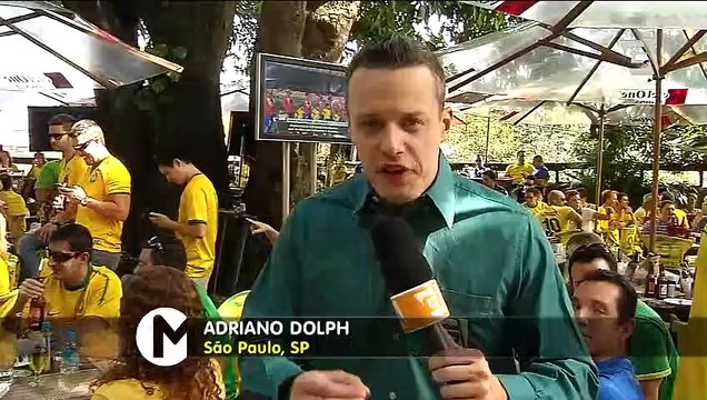 Torcedores acompanham a sofrida vitória do Brasil na Vila Madalena