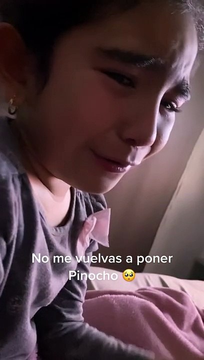 En medio de lágrimas, niña le pide a su mamá que no vuelva poner 'Pinocho de Guillermo del Toro'
