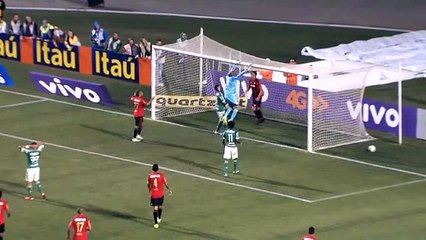 Danilo Fernandes faz grande defesa no Pacaembu