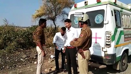 आक्रोशित ग्रामीणों के हमले से बचाव के लिए पुलिस को एक किमी रिवर्स भगाना पड़ा वाहन