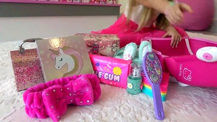 Diana in her new princess room & the magic suitcase for girls