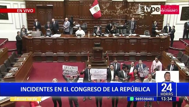 Congreso: bancadas de izquierda protestaron en el hemiciclo