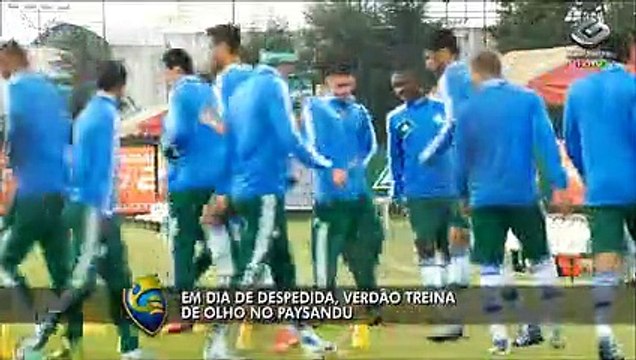 Ayrton se despede de colegas do Palmeiras em treino