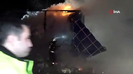 Alev topuna dönen tıra araç yıkama tabancasıyla müdahale etti