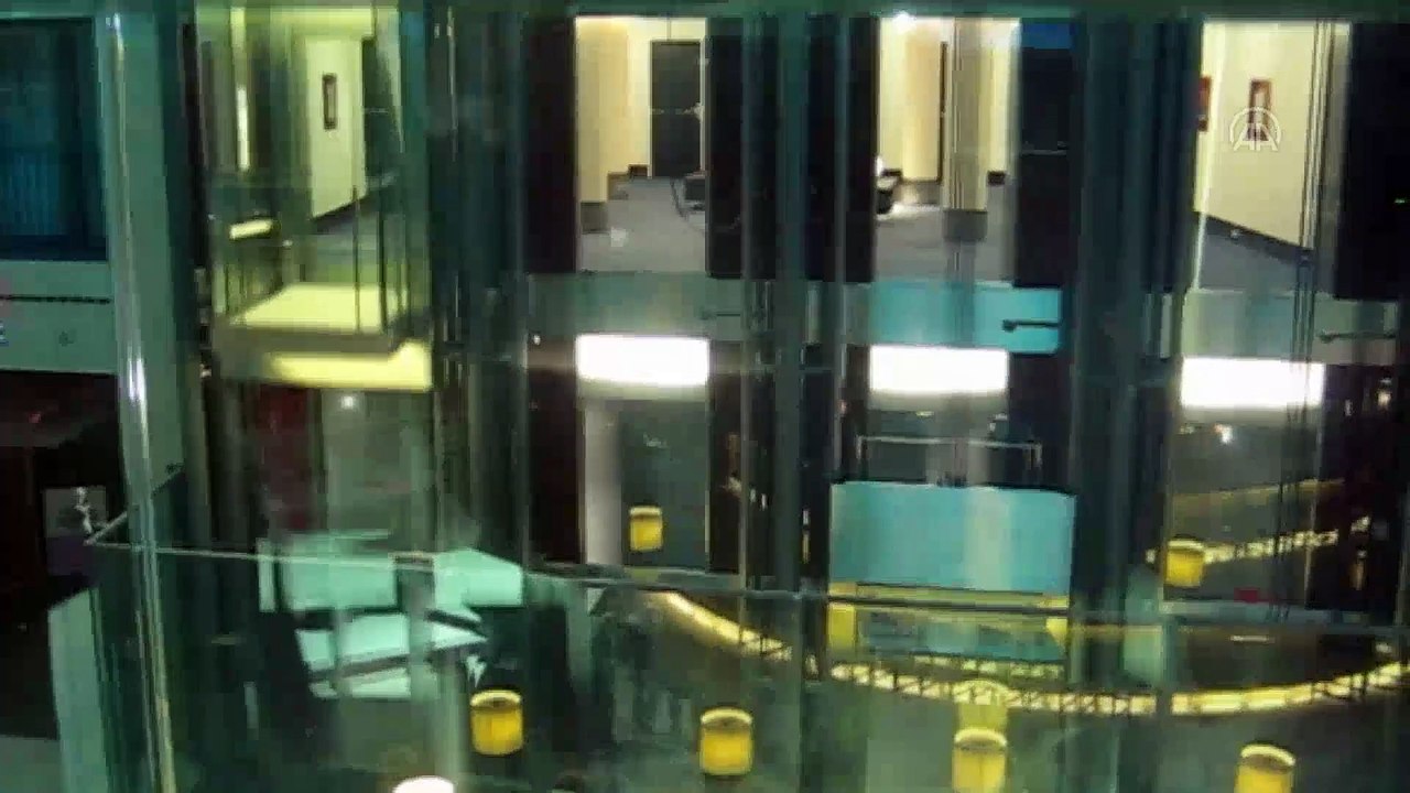 İçinde 1500 balığın bulunduğu dev akvaryum patladı