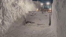 Yüksekova'da kar tünellerinin boyu 6 metreyi aştı