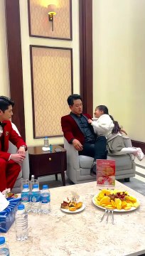 Tuấn Hưng và con gái tình cảm sau hậu trường