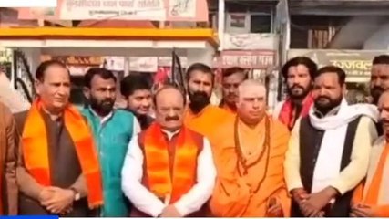 सहारनपुर: &#039;पठान&#039; पर संग्राम, सड़क पर उतरी हिंदू महासभा