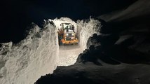 Kar kalınlığı 4 metreyi geçti: Mücadele gece de sürüyor…