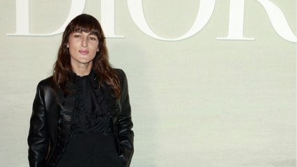 GALA VIDEO - “Un homme discret” : Juliette Armanet, pourquoi elle ne veut pas exposer son compagnon