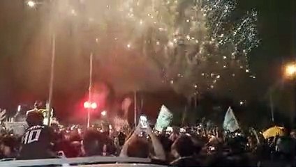 Foguetório e grito de campeão na Academia de Futebol