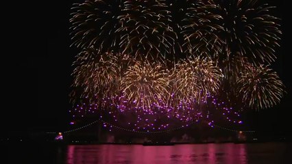 밤바다 수놓는 불꽃의 향연…부산불꽃축제 3년 만에 개최 / YTN