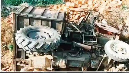 फिरोजाबाद: ईंटों से भरी ट्रैक्टर-ट्राली गड्ढे में पलटी, एक की दर्दनाक मौत