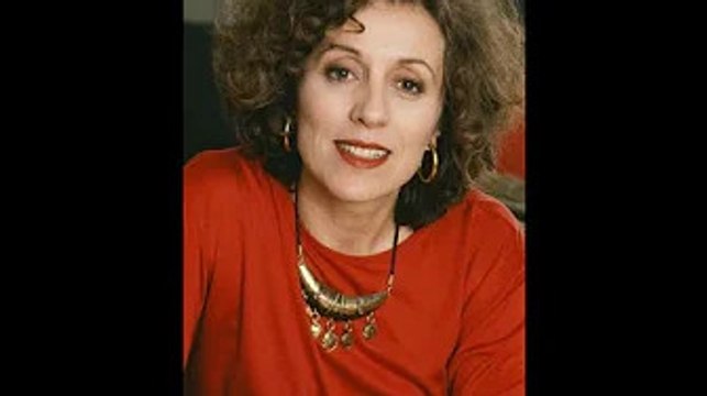 Mireille Dumas, après le décès de l'enfant qu'elle a élevé, vit désormais en Corse avec son mari d