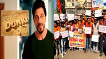 Shah Rukh Khan की अगली फिल्म Dunki की शूटिंग पर पहुंचीं  Pathaan की आग, Set पर विरोध प्रदर्शन