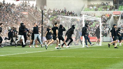 Melbourne derby abandoned after fans storm pitch and attack goalkeeper Tom Glover