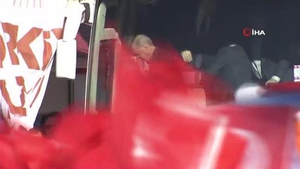 Cumhurbaşkanı Recep Tayyip Erdoğan: "Sordum, resmi ramak nedir dedim. Dediler ki 75 bin kişi meydanda. Bu 2023'e yürüyüşün coşkulu adımıdır."