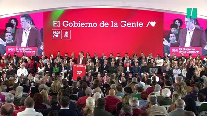 Sánchez hace una pregunta a Darias, alguien grita, él se gira y está rápido en su respuesta
