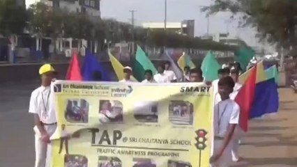 కోరుట్ల: ట్రాఫిక్ నిబంధనలపై విద్యార్థుల మానవహారం