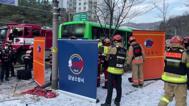 얼어붙고 눈 쌓인 도로...초등학생 버스에 치여 숨져 / YTN