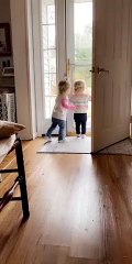 Toddlers adorably hug after brief scuffle