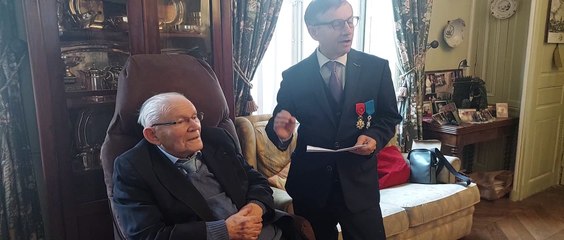 Guy Gaulard, "l'ange gardien du centre-ville" d'Alençon, fait chevalier de l'Ordre national du Mérite