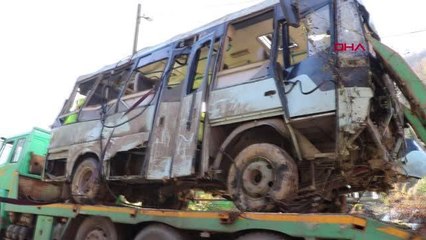 1 KİŞİNİN ÖLDÜĞÜ ŞOFÖR VE 18 ÖĞRENCİNİN YARALANDIĞI KAZADAKİ SERVİSİN MİDİBÜSÜN YOKMUŞ