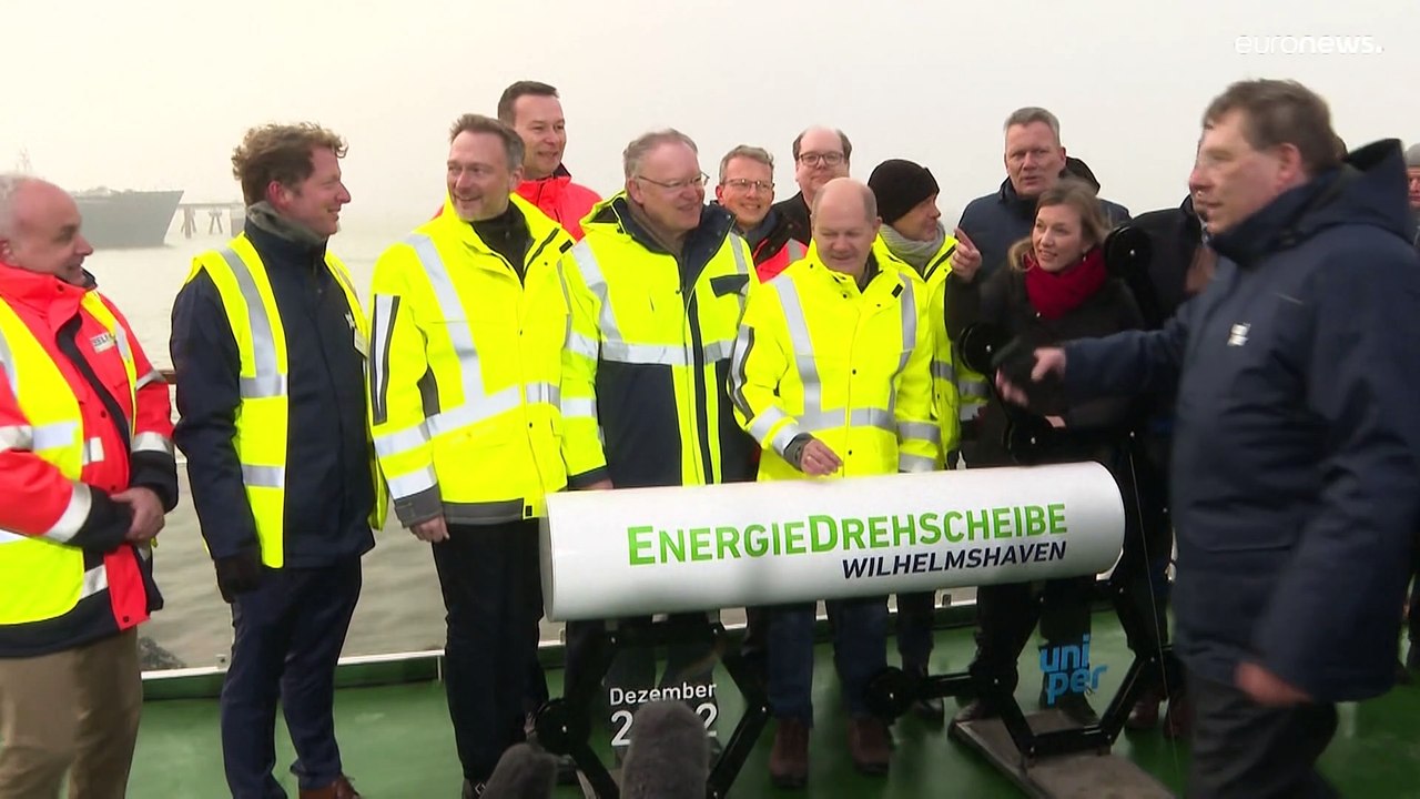 'Deutschland kann Aufbruch und Tempo': Scholz eröffnet erstes LNG-Terminal