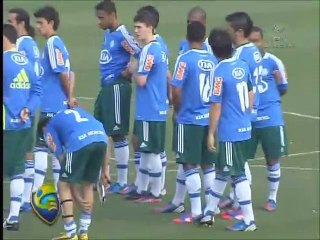 Felipão pede revezamento de Obina e Barcos no ataque