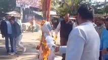 आमला :प्रधानमंत्री मोदी पर अभद्र टिप्पणी करने पर भाजपा ने विदेश मंत्री का जलाया पुतला...