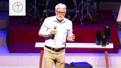 Adele chora no palco ao relembrar divórcio; pastor faz alerta a cristãos