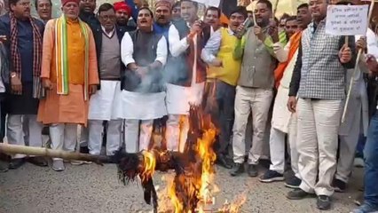 गोपालगंज: भाजपा नेताओं ने मुख्यमंत्री का किया अनोखा विरोध-प्रदर्शन, देखिए वीडियो