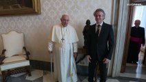Na festa dos 86 anos de Jorge Bergoglio o Papa Francisco preferiu dar prendas