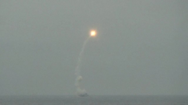 Frappes russes en Ukraine : le Kremlin affirme avoir empêché une livraison d'armes étrangères