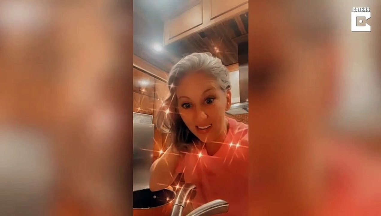 Elle découvre une astuce géniale pour peler un oeuf dur